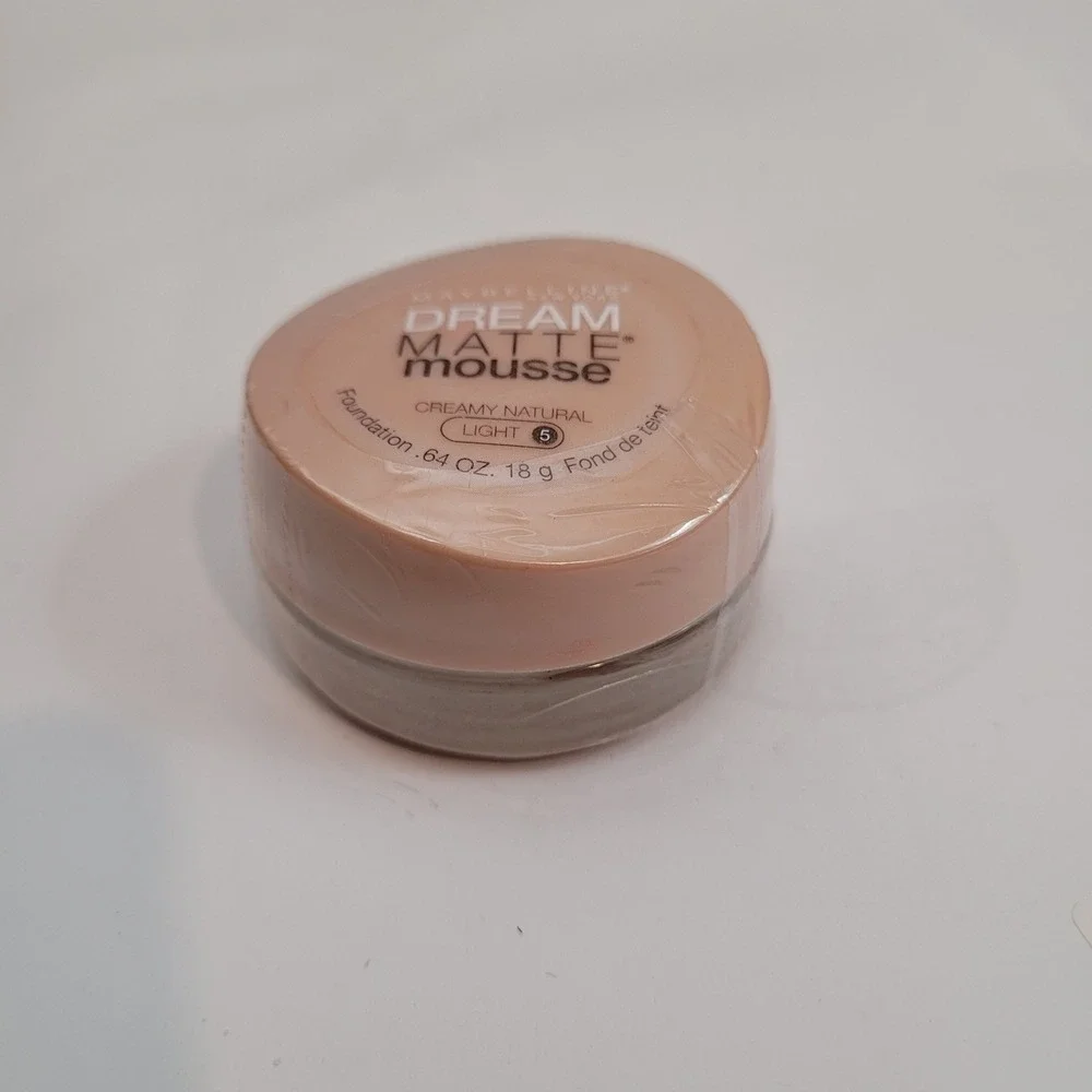 Maybelline Dream Matte Mousse Foundation Creamy Natural Light 5 .64oz New Sealed
